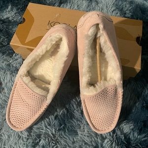 Koolaburra by Ugg pale pink swede slippers with Sherpa lining
